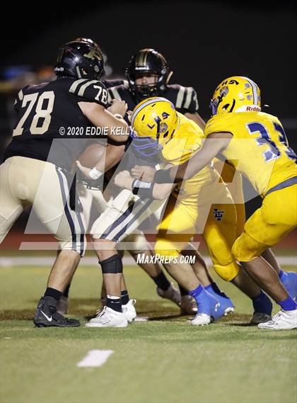 Thumbnail 2 in Palmer vs. Leonard (UIL 3A Bi-District Playoff) photogallery.