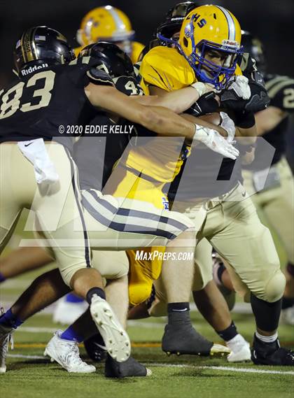 Thumbnail 2 in Palmer vs. Leonard (UIL 3A Bi-District Playoff) photogallery.