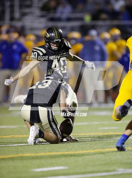 Thumbnail 3 in Palmer vs. Leonard (UIL 3A Bi-District Playoff) photogallery.