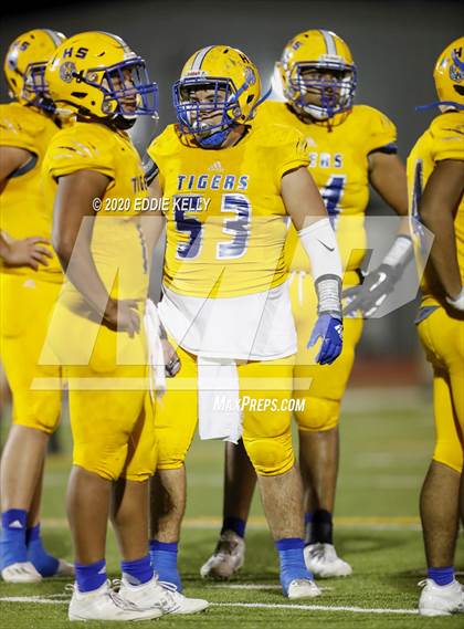 Thumbnail 1 in Palmer vs. Leonard (UIL 3A Bi-District Playoff) photogallery.
