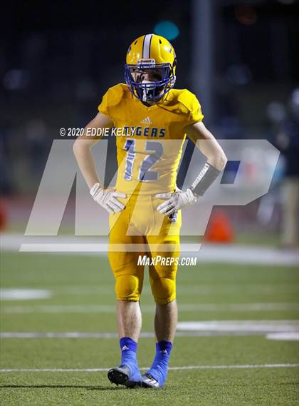 Thumbnail 2 in Palmer vs. Leonard (UIL 3A Bi-District Playoff) photogallery.