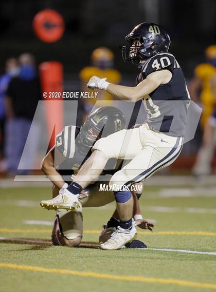 Thumbnail 3 in Palmer vs. Leonard (UIL 3A Bi-District Playoff) photogallery.