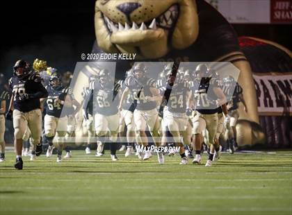 Thumbnail 2 in Palmer vs. Leonard (UIL 3A Bi-District Playoff) photogallery.