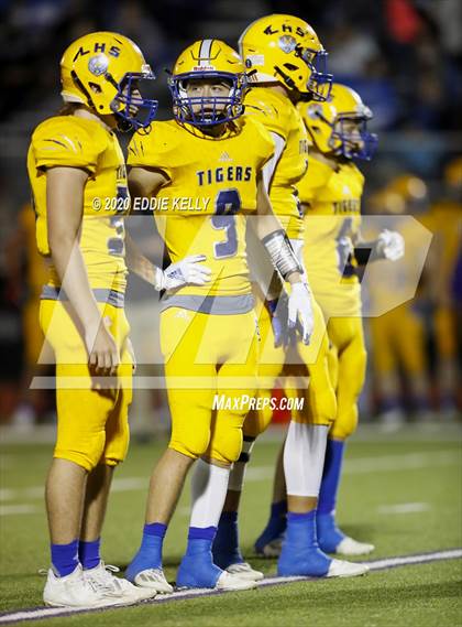 Thumbnail 2 in Palmer vs. Leonard (UIL 3A Bi-District Playoff) photogallery.