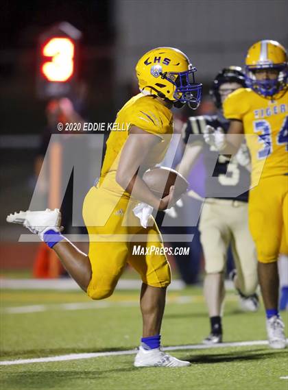 Thumbnail 1 in Palmer vs. Leonard (UIL 3A Bi-District Playoff) photogallery.