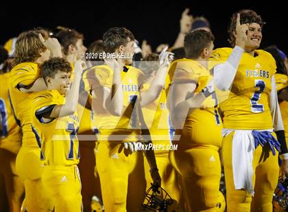 Thumbnail 3 in Palmer vs. Leonard (UIL 3A Bi-District Playoff) photogallery.
