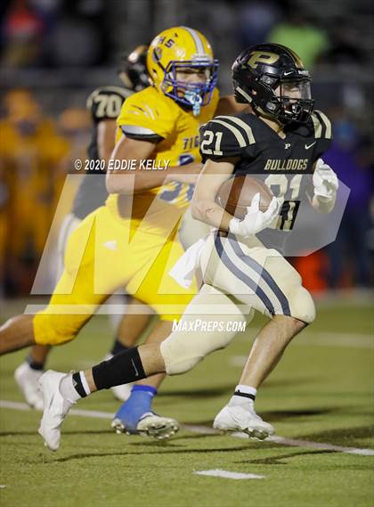 Thumbnail 3 in Palmer vs. Leonard (UIL 3A Bi-District Playoff) photogallery.