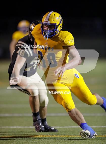 Thumbnail 2 in Palmer vs. Leonard (UIL 3A Bi-District Playoff) photogallery.