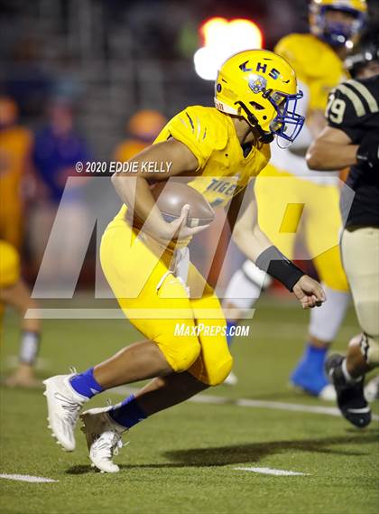 Thumbnail 2 in Palmer vs. Leonard (UIL 3A Bi-District Playoff) photogallery.