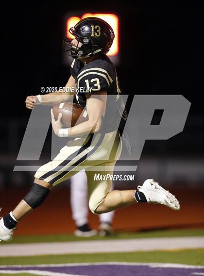 Thumbnail 1 in Palmer vs. Leonard (UIL 3A Bi-District Playoff) photogallery.