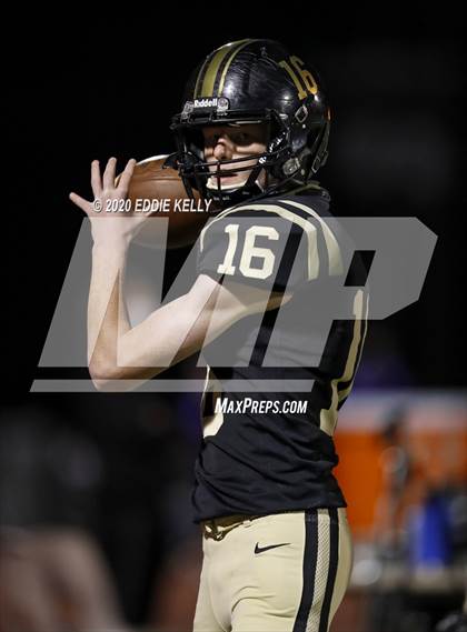 Thumbnail 1 in Palmer vs. Leonard (UIL 3A Bi-District Playoff) photogallery.