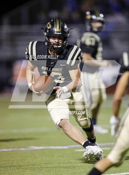 Thumbnail 1 in Palmer vs. Leonard (UIL 3A Bi-District Playoff) photogallery.