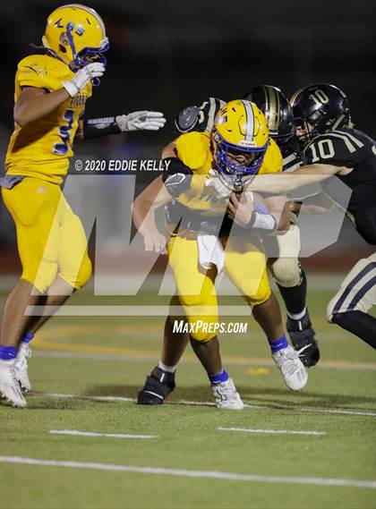 Thumbnail 1 in Palmer vs. Leonard (UIL 3A Bi-District Playoff) photogallery.