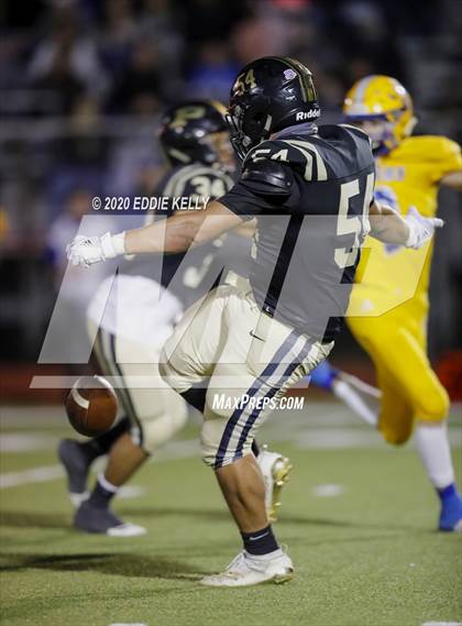 Thumbnail 2 in Palmer vs. Leonard (UIL 3A Bi-District Playoff) photogallery.