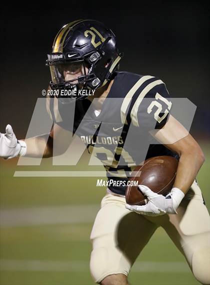 Thumbnail 3 in Palmer vs. Leonard (UIL 3A Bi-District Playoff) photogallery.
