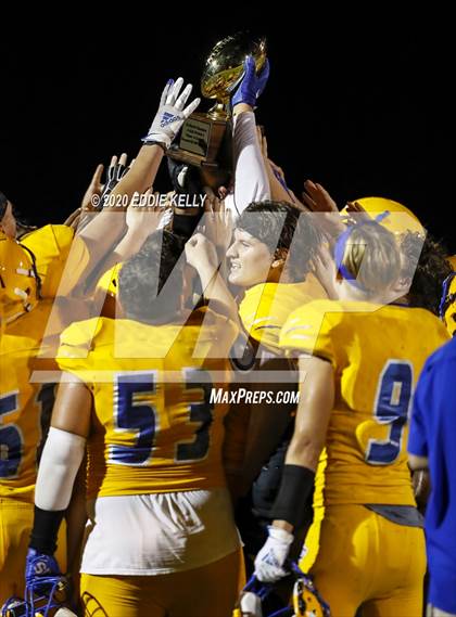 Thumbnail 1 in Palmer vs. Leonard (UIL 3A Bi-District Playoff) photogallery.