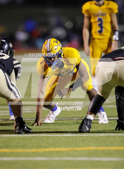 Thumbnail 2 in Palmer vs. Leonard (UIL 3A Bi-District Playoff) photogallery.