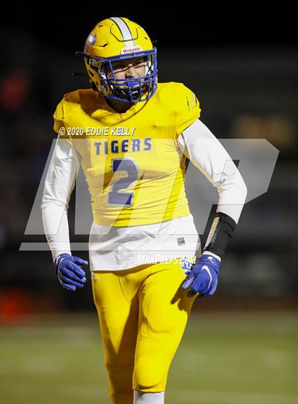 Thumbnail 1 in Palmer vs. Leonard (UIL 3A Bi-District Playoff) photogallery.