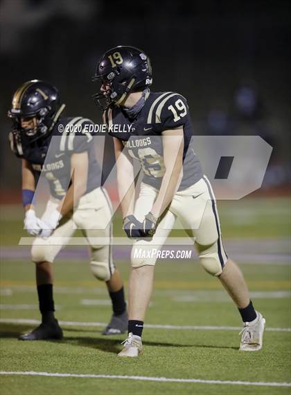 Thumbnail 1 in Palmer vs. Leonard (UIL 3A Bi-District Playoff) photogallery.