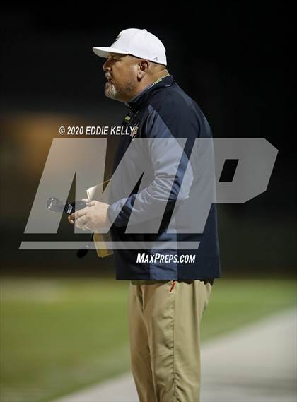 Thumbnail 1 in Palmer vs. Leonard (UIL 3A Bi-District Playoff) photogallery.
