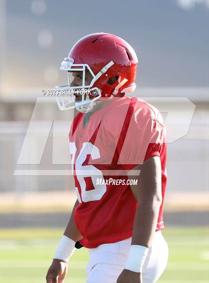 Thumbnail 1 in Grand Saline vs Van photogallery.