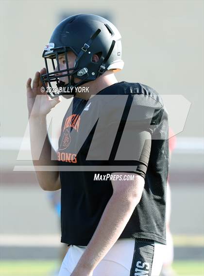 Thumbnail 2 in Grand Saline vs Van photogallery.