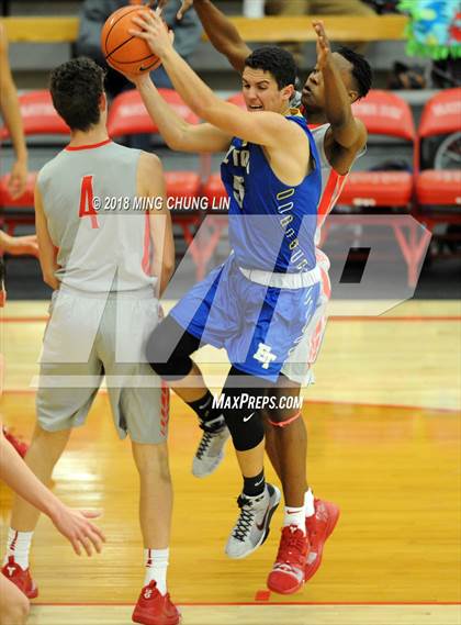 Thumbnail 2 in El Toro @ Mater Dei photogallery.