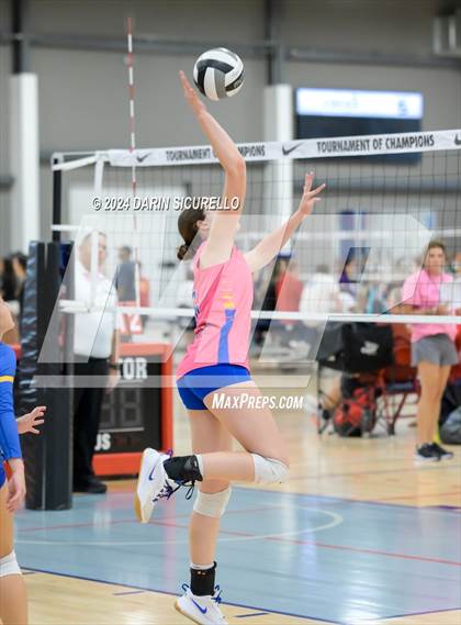 Thumbnail 1 in Arvada West vs. Brawley (Nike TOC Southwest) photogallery.