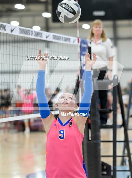 Thumbnail 1 in Arvada West vs. Brawley (Nike TOC Southwest) photogallery.