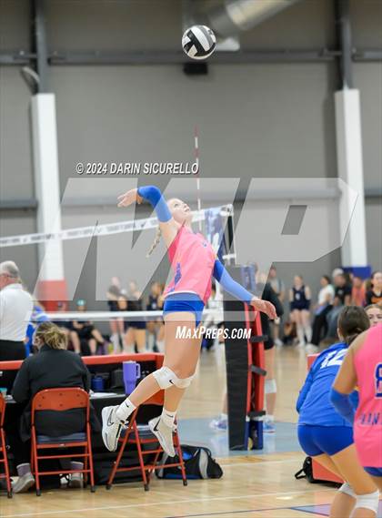Thumbnail 3 in Arvada West vs. Brawley (Nike TOC Southwest) photogallery.