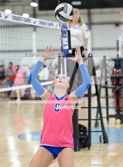Thumbnail 2 in Arvada West vs. Brawley (Nike TOC Southwest) photogallery.