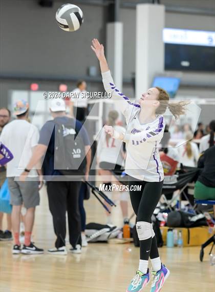 Thumbnail 2 in Arvada West vs. Brawley (Nike TOC Southwest) photogallery.