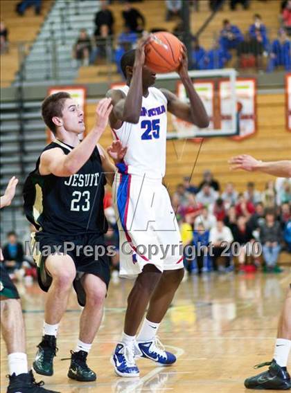 Thumbnail 1 in Jesuit vs. DeMatha (Les Schwab Invitational 2010) photogallery.