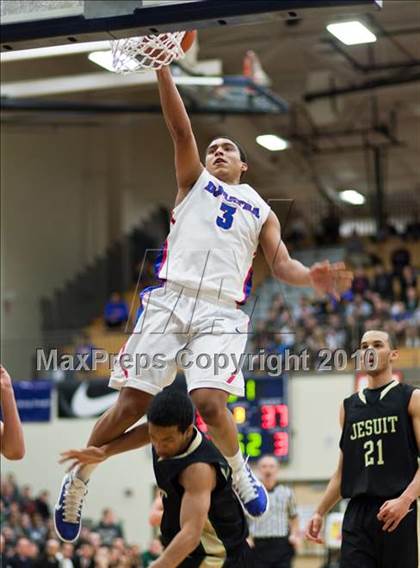 Thumbnail 1 in Jesuit vs. DeMatha (Les Schwab Invitational 2010) photogallery.