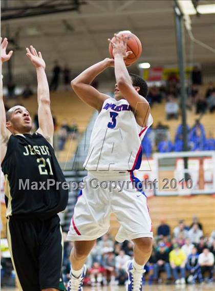 Thumbnail 1 in Jesuit vs. DeMatha (Les Schwab Invitational 2010) photogallery.