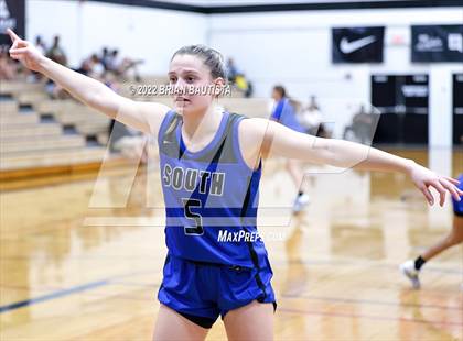 Thumbnail 3 in Konawaena vs South Medford (Iolani Classic Honolulu - Day 1) photogallery.