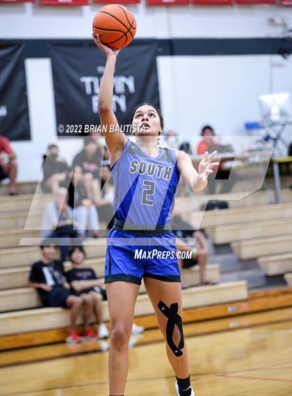 Thumbnail 2 in Konawaena vs South Medford (Iolani Classic Honolulu - Day 1) photogallery.