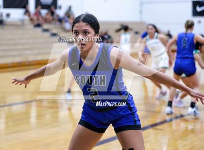 Thumbnail 1 in Konawaena vs South Medford (Iolani Classic Honolulu - Day 1) photogallery.
