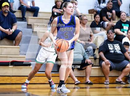 Thumbnail 2 in Konawaena vs South Medford (Iolani Classic Honolulu - Day 1) photogallery.