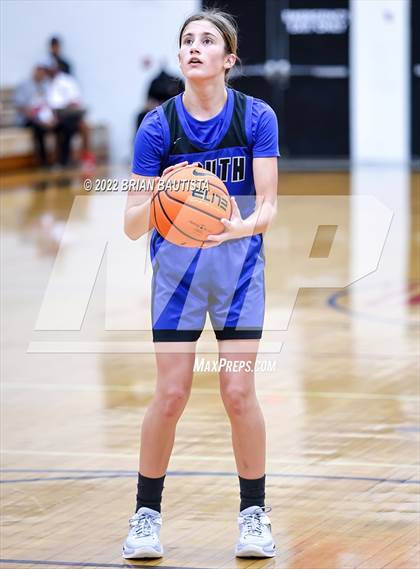 Thumbnail 2 in Konawaena vs South Medford (Iolani Classic Honolulu - Day 1) photogallery.