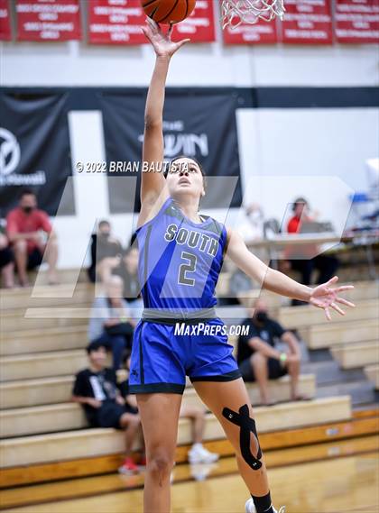 Thumbnail 3 in Konawaena vs South Medford (Iolani Classic Honolulu - Day 1) photogallery.