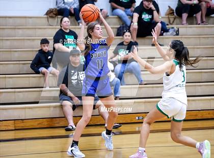 Thumbnail 2 in Konawaena vs South Medford (Iolani Classic Honolulu - Day 1) photogallery.