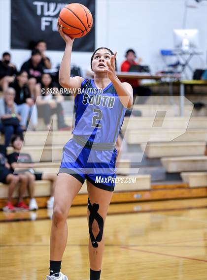 Thumbnail 1 in Konawaena vs South Medford (Iolani Classic Honolulu - Day 1) photogallery.