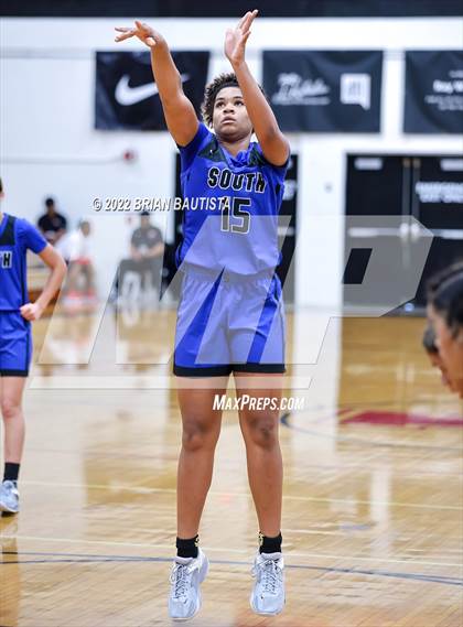 Thumbnail 2 in Konawaena vs South Medford (Iolani Classic Honolulu - Day 1) photogallery.