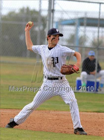 Thumbnail 2 in Palisades vs. Coronado photogallery.