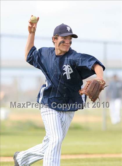 Thumbnail 2 in Palisades vs. Coronado photogallery.