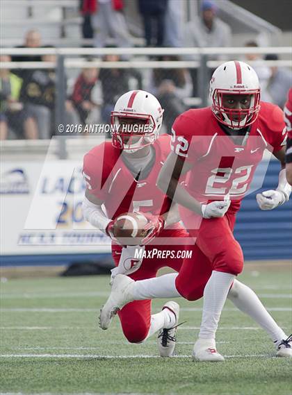 Thumbnail 1 in Freeport vs. William Floyd (Section 8 Conference I Championship Game) photogallery.