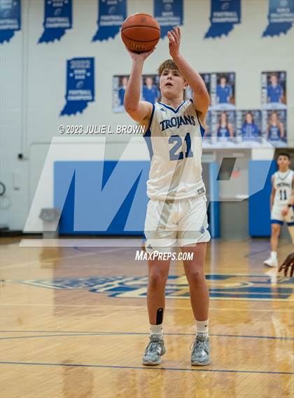 Thumbnail 1 in Indianapolis Metropolitan @ Indianapolis Bishop Chatard photogallery.