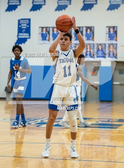 Thumbnail 2 in Indianapolis Metropolitan @ Indianapolis Bishop Chatard photogallery.