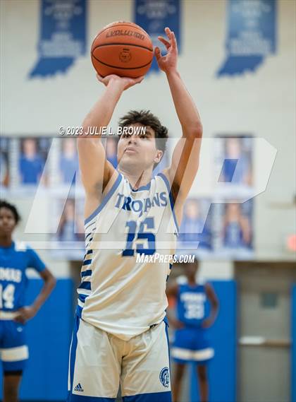 Thumbnail 1 in Indianapolis Metropolitan @ Indianapolis Bishop Chatard photogallery.